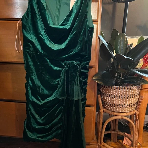 Jaded Rose Dresses | Jaded Rose Velvet Ruched Cowl Neck Emerald Green Mini Dress | Color: Green | Size: 8 | Meghanburkeoo's Closet Jaded Rose Dresses | Jaded Rose Velvet Ruched Cowl Neck Emerald Green Mini Dress | Color: Green | Size: 8 | Meghanburkeoo's Closet